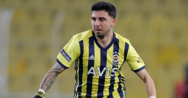 Fenerbahçe&#039;s Ozan Tufan during a Süper League match against Ankaragücü, Istanbul, Jan. 18, 2021. (AP Photo)