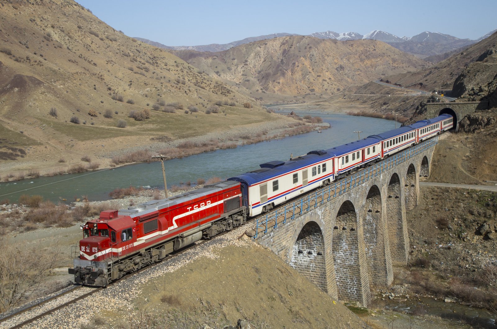 The Kurtalan Express passes through Anatolia, Turkey, Feb. 22, 2018. (AA Photo)
