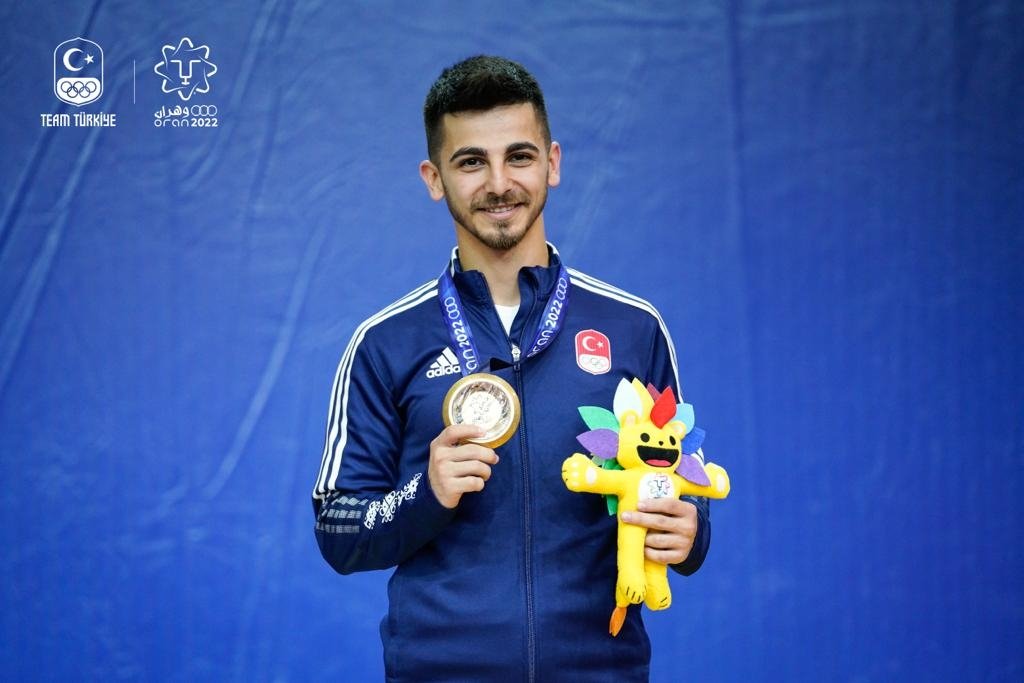 Turkey&#039;s Eray Şamdan celebrates winning gold at the 19th Mediterranean Games, Oran, Algeria, June 27, 2022. (AA Photo)