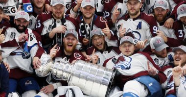 Colorado Avalanche players and staff celebrate winning the Stanley Cup after beating Tampa Bay Lightning, Tampa, Florida, June 26, 2022. (AFP Photo)