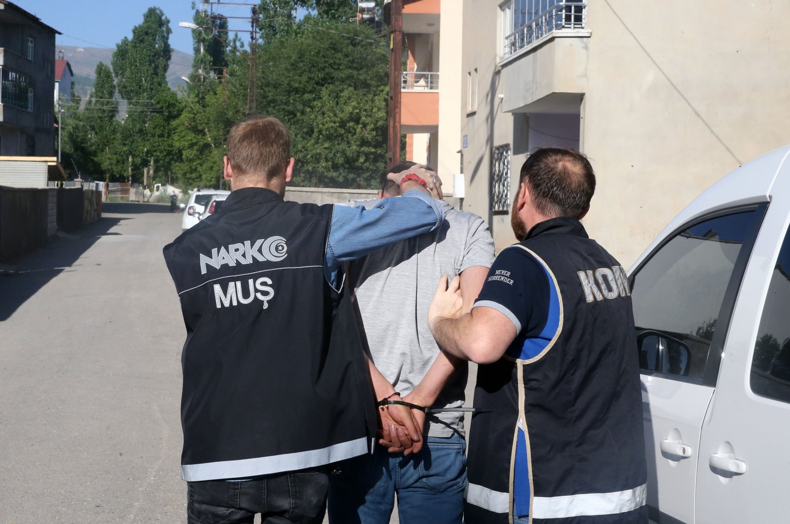Police officers escort a drug suspect in Muş, eastern Turkey, June 20, 2022. (AA PHOTO)