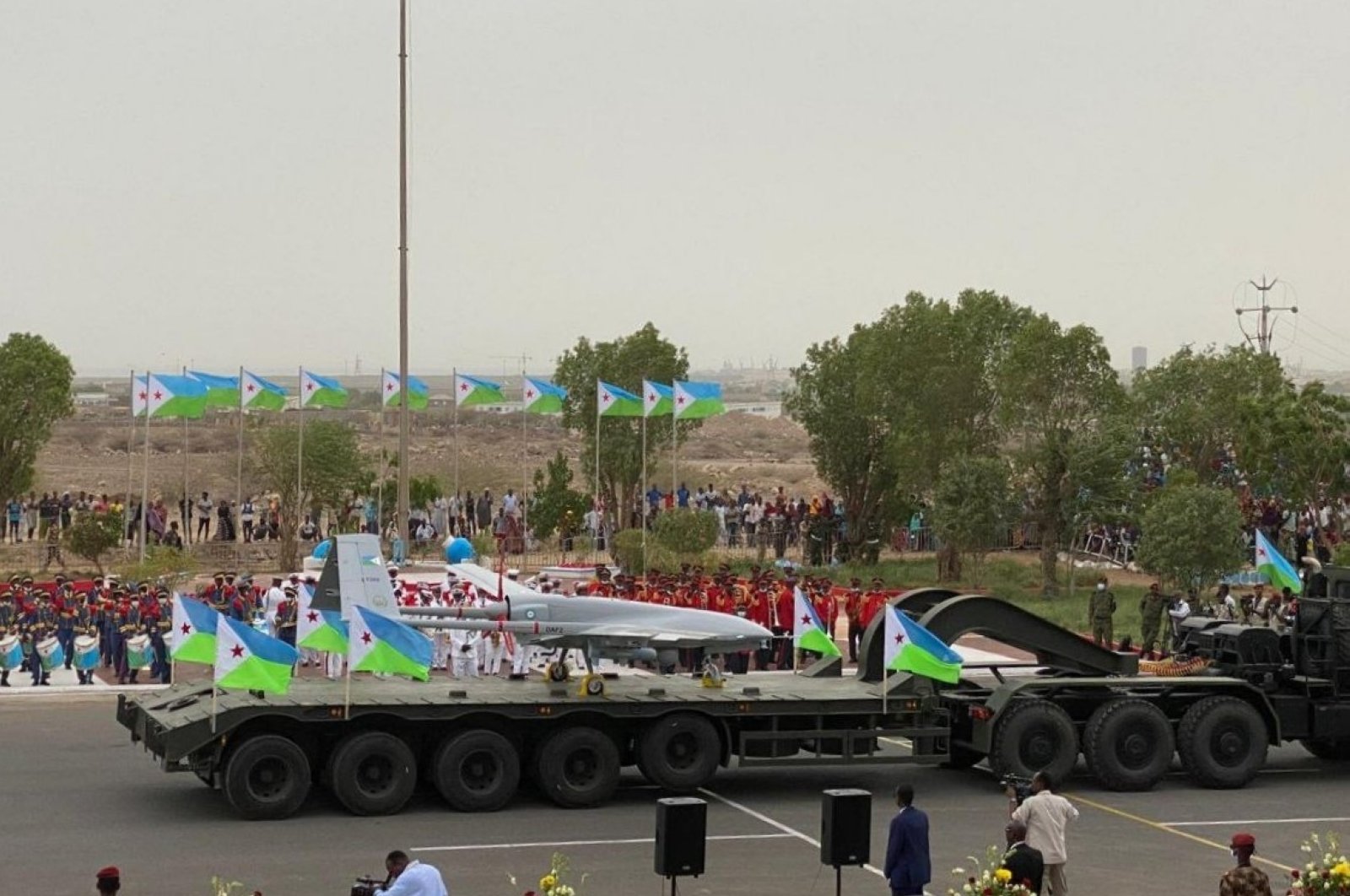 Sekarang resmi: Bayraktar TB2 Turki terlihat dalam parade militer di Djibouti