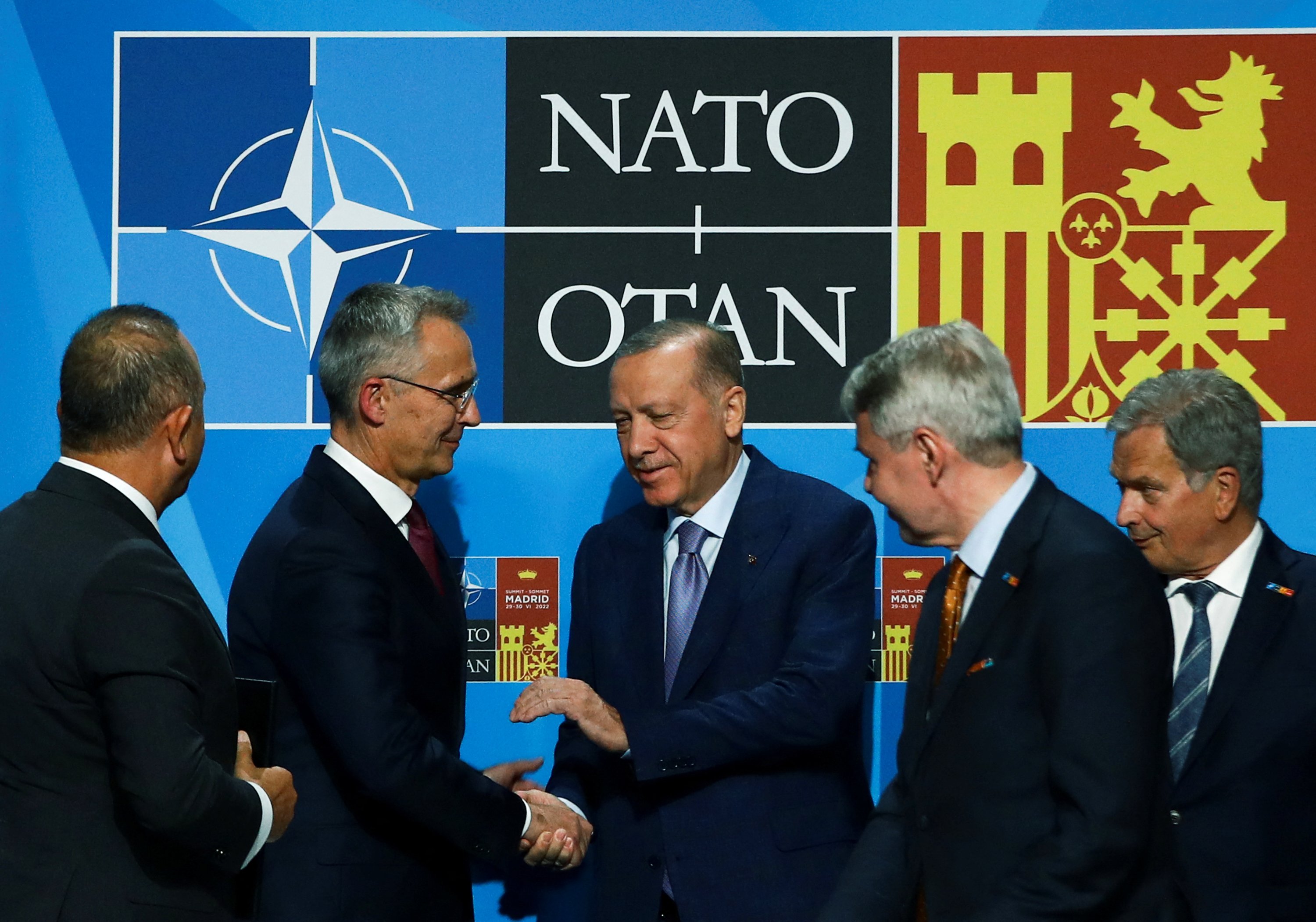Turkey, Sweden, Finland sign memorandum on Nordic countries' NATO bids |  Daily Sabah