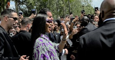 British model Naomi Campbell arrives to attend the Louis Vuitton Menswear Spring/Summer 2023 show, as part of Paris Fashion Week, Paris, France, June 23, 2022. (AFP Photo)