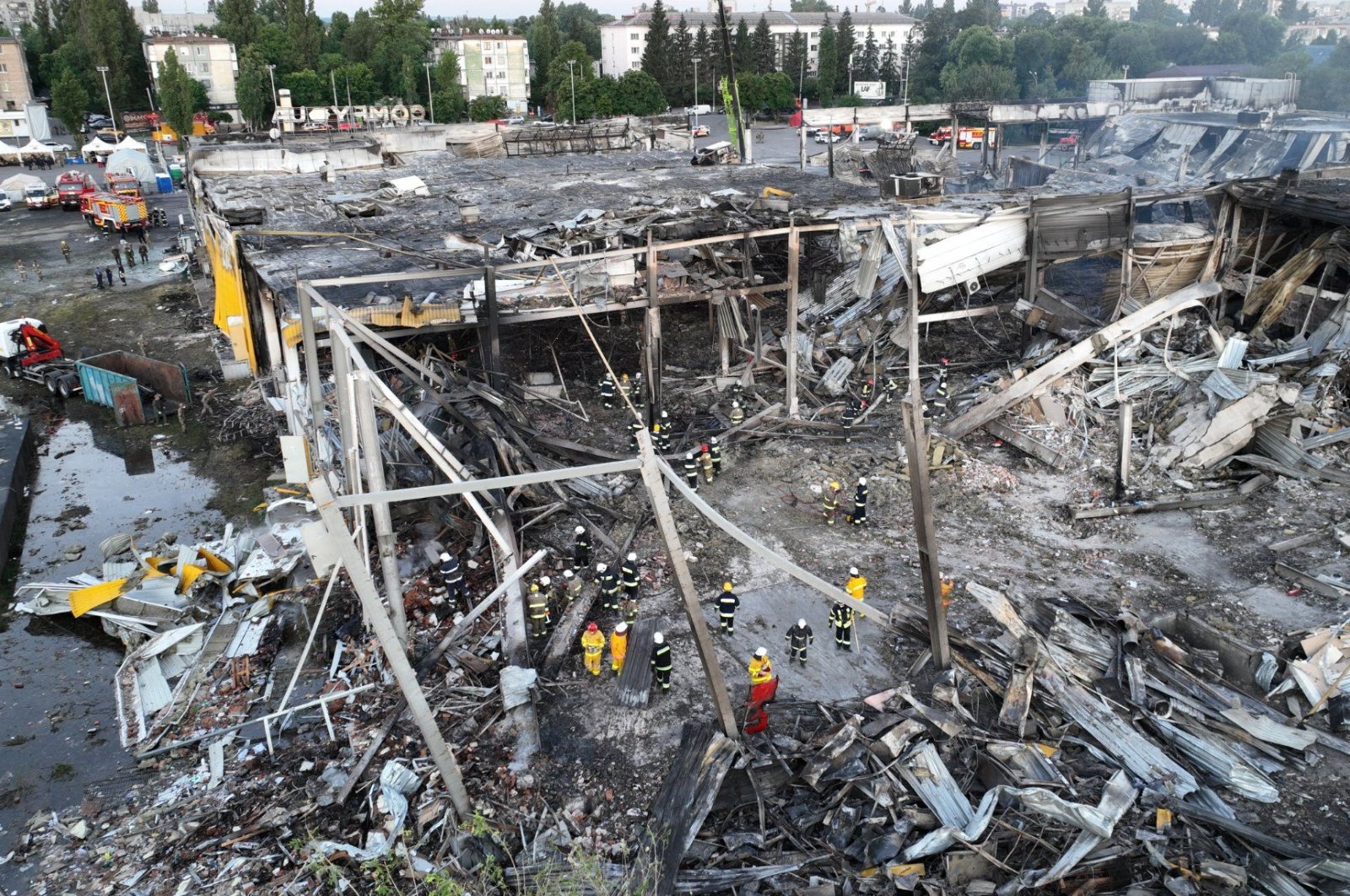Rescuers work in the wreckage of a mall the day after it was hit by a Russian missile strike according to Ukrainian authorities, Kremenchuk, central Ukraine, June 28, 2022. (Photo by Ukrainian State Emergency Service Press Service via AFP)