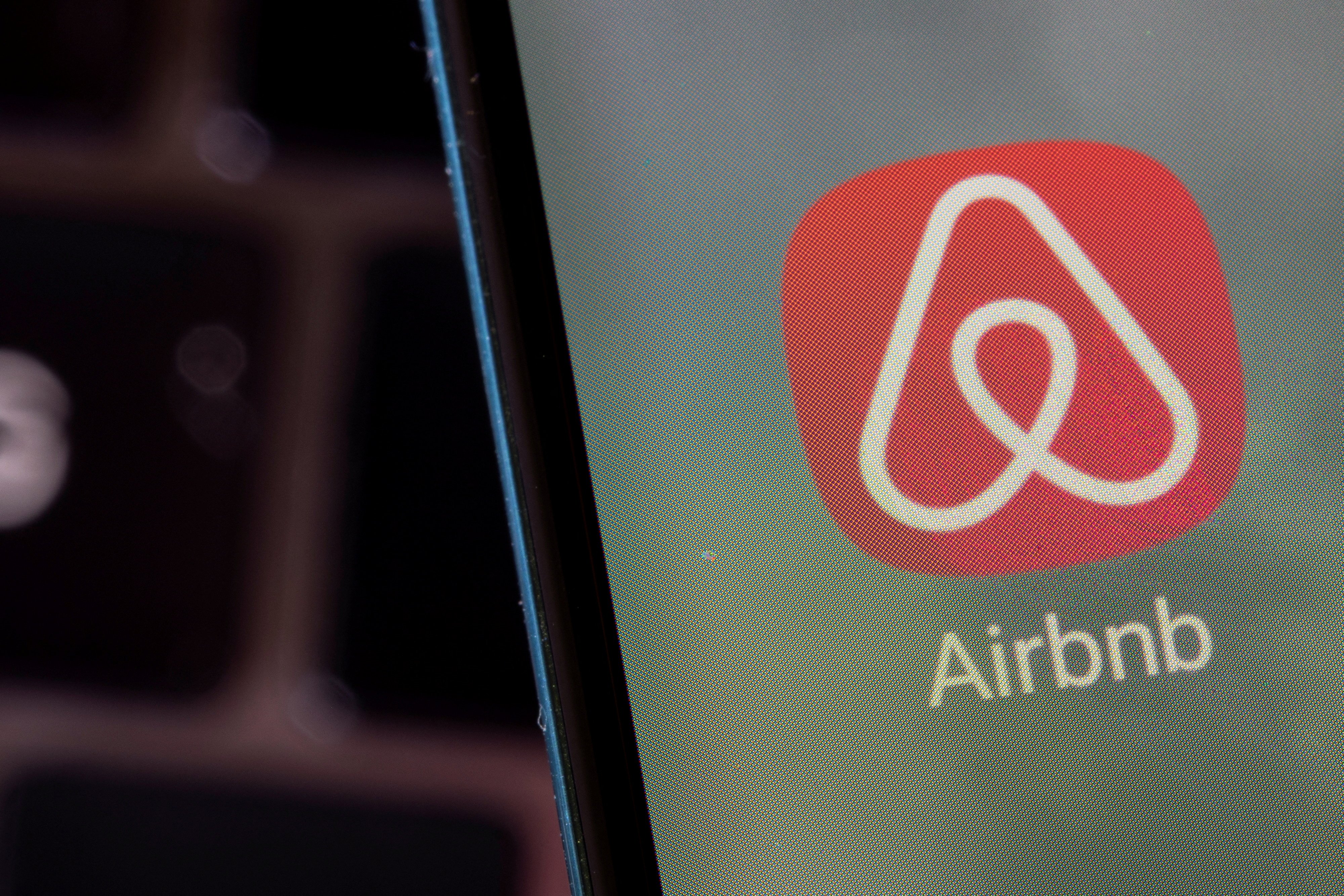 Airbnb melarang acara secara permanen di properti sewaan