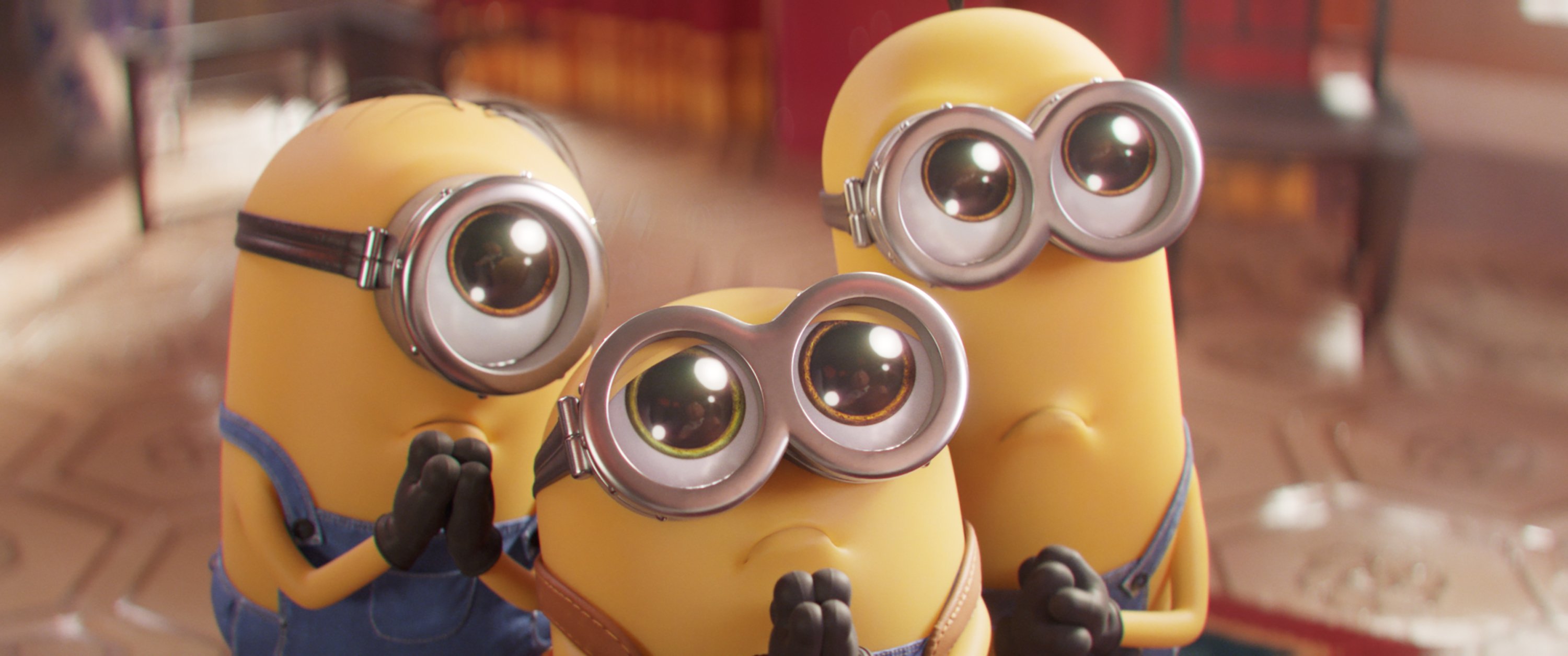 Gambar yang dirilis oleh Universal Pictures ini menunjukkan karakter Minion, (dari L) Stuart, Bob dan Kevin dalam sebuah adegan dari 