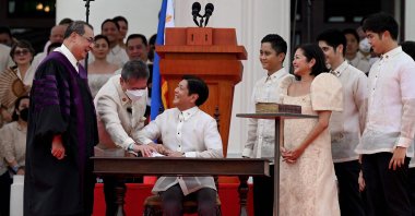 Ferdinand Marcos Jr. (seated C) is sworn in as the new president of the Philippines, Manila, Philippines, June 30, 2022. (AFP Photo)