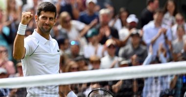 Novak Djokovic celebrates winning his Wimbledon second-round match against Thanasi Kokkinakis, London, England, June 29, 2022. (AFP Photo) 