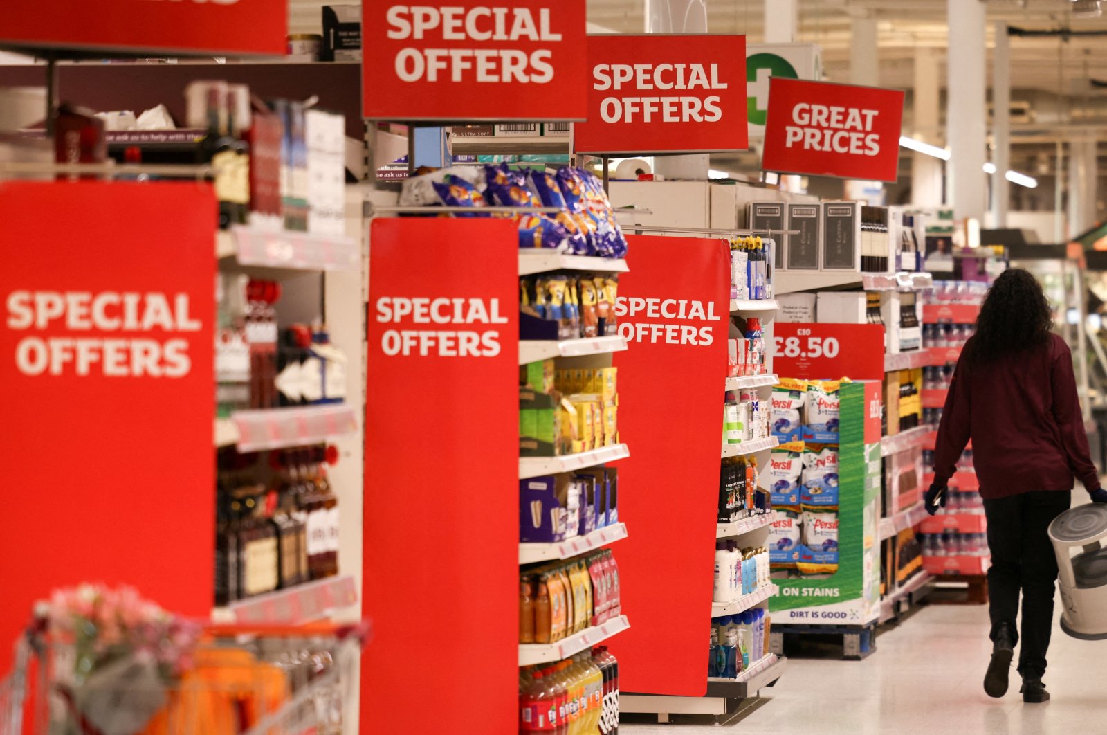 An employee walks inside a Sainsbury&#039;s supermarket in Richmond, London, Britain, June 27, 2022. (Reuters Photo)