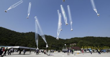 North Koran defectors release balloons carrying leaflets condemning North Korean leader Kim Jong Un and his government&#039;s policies, in Paju, near the border with North Korea, South Korea, Oct. 10, 2014. (AP Photo)
