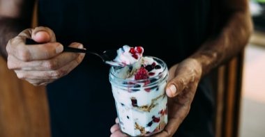 Frozen yogurt with biscuits and berries. (Getty Images)