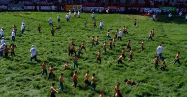 Junior wrestlers take to the Kırkpınar arena, in Edirne, northwestern Turkey, July 1, 2022. (İHA PHOTO)