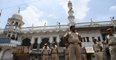 Police stand guard during a curfew imposed by authorities following the killing of Hindu tailor Kanhaiya Lal, who was allegedly killed by two Muslim men for supporting a former spokesperson of the ruling BJP for her remarks about the Prophet Muhammad, Udaipur, India, July 1, 2022. (AFP Photo)