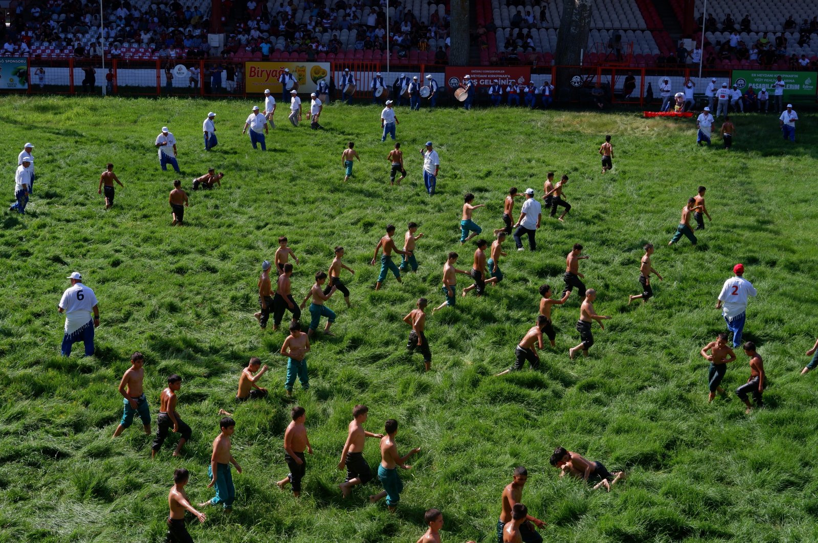 Junior wrestlers take to the Kırkpınar arena, in Edirne, northwestern Turkey, July 1, 2022. (İHA PHOTO)