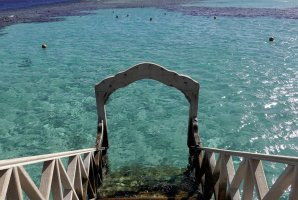 FILE PHOTO: Tourists snorkel near a beach of the Red Sea resort of Sahl Hasheesh, Hurghada, Egypt, Jan. 8, 2020. (REUTERS File Photo)