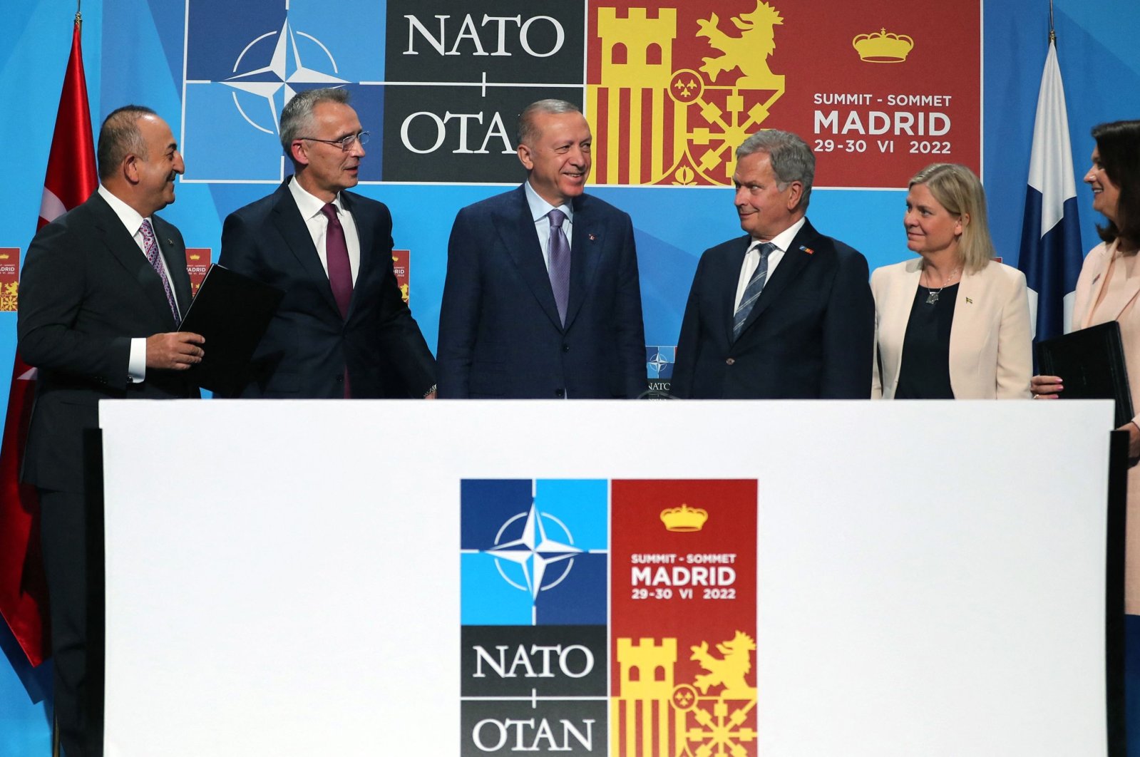 From left to right, Foreign Minister Mevlüt Çavuşoğlu, NATO Secretary-General Jens Stoltenberg, President Recep Tayyip Erdoğan, Finland&#039;s President Sauli Niinisto, Sweden&#039;s Prime Minister Magdalena Andersson and Swedish Foreign Minister Ann Linde pose for pictures after signing a memorandum during a NATO summit in Madrid, Spain, June 28, 2022. (Turkish Presidential Press Office via AFP)