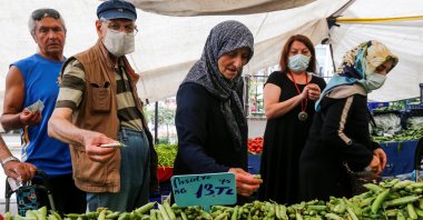 People shop at a open market in Istanbul, Turkey, June 10, 2022. (Reuters Photo)