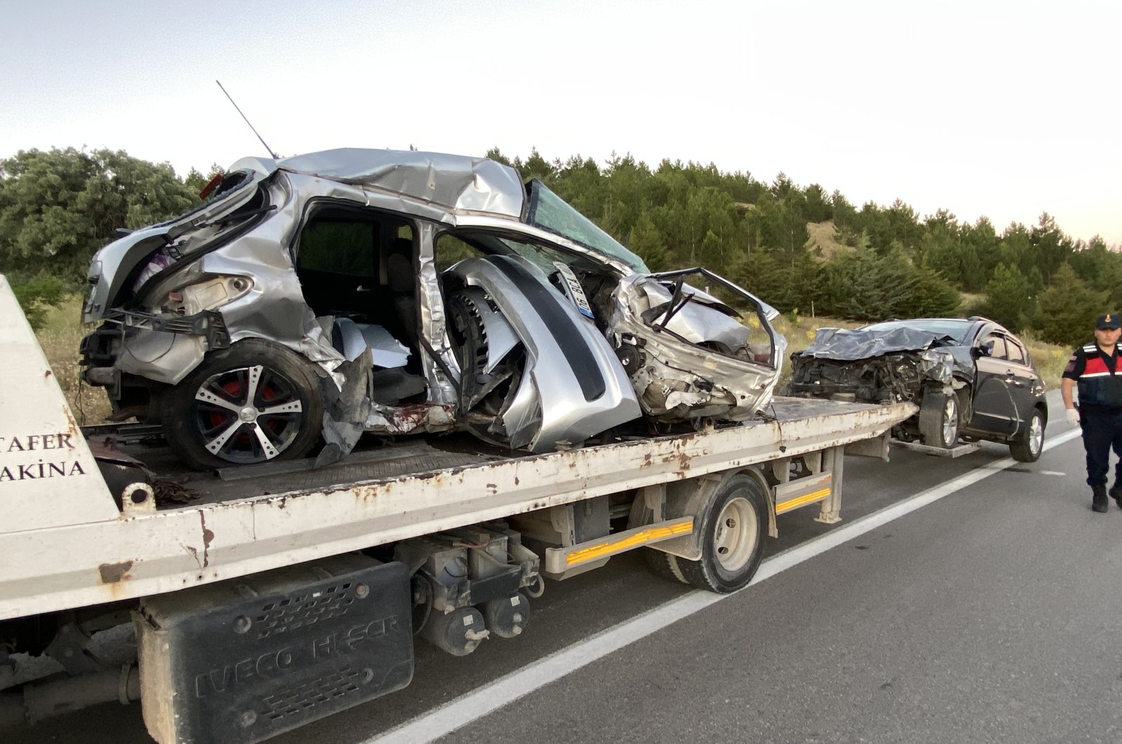 The wreckage of cars being loaded on a tow truck, in Konya, central Turkey, July 3, 2022. (İHA PHOTO)