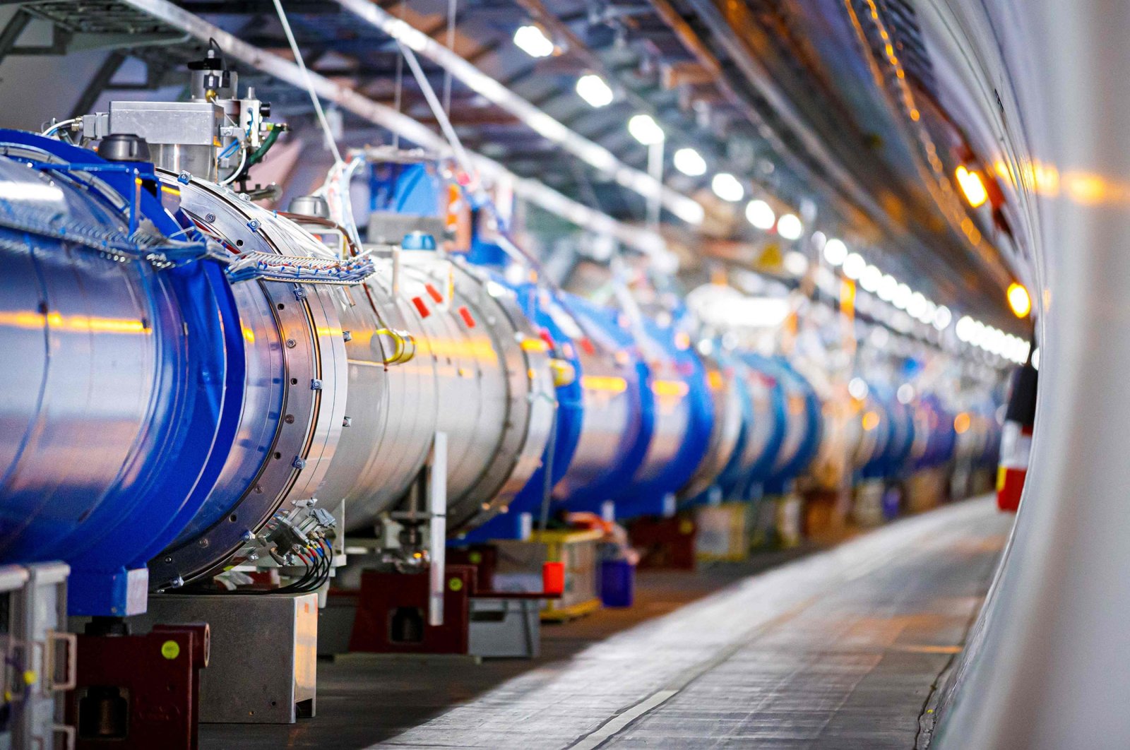 Large Hadron Collider bersiap untuk putaran berikutnya dengan energi yang luar biasa