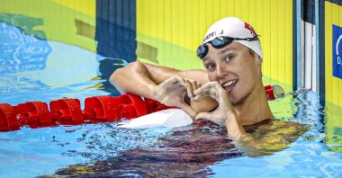 Victoria Zeynep Güneş celebrates winning gold in the women's 200-meter breaststroke event, Oran, Algeria, July 5, 2022. (AA Photo)