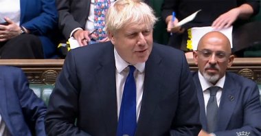 British Prime Minister Boris Johnson speaking next to Britain&#039;s newly appointed Chancellor of the Exchequer Nadhim Zahawi (R) during the weekly session of Prime Minister&#039;s Questions at the House of Commons, London, U.K., July 6, 2022. (PRU via AFP)