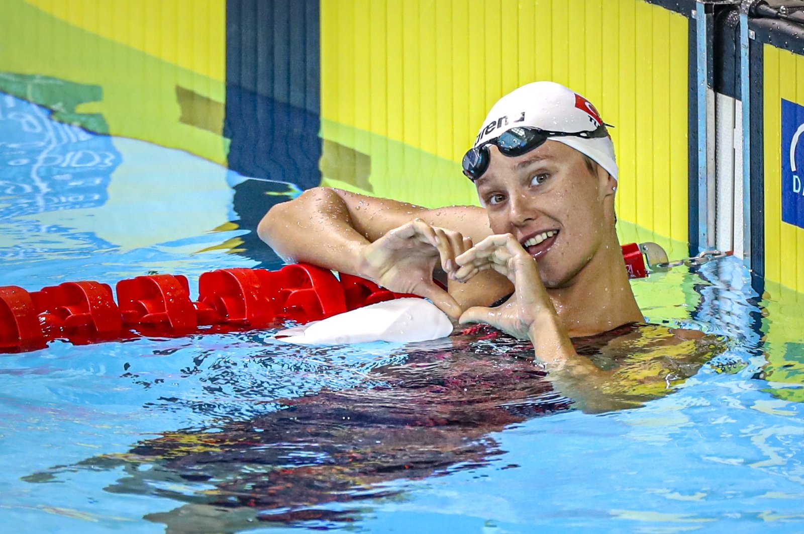 Victoria Zeynep Güneş celebrates winning gold in the women&#039;s 200-meter breaststroke event, Oran, Algeria, July 5, 2022. (AA Photo)