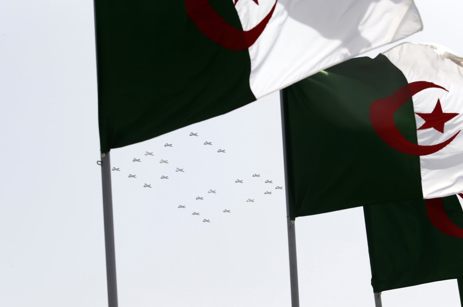 War planes fly to display the number 60 during a military parade to mark the 60th anniversary of Algeria&#039;s independence, Algiers, Algeria, July 5, 2022. (AP Photo)