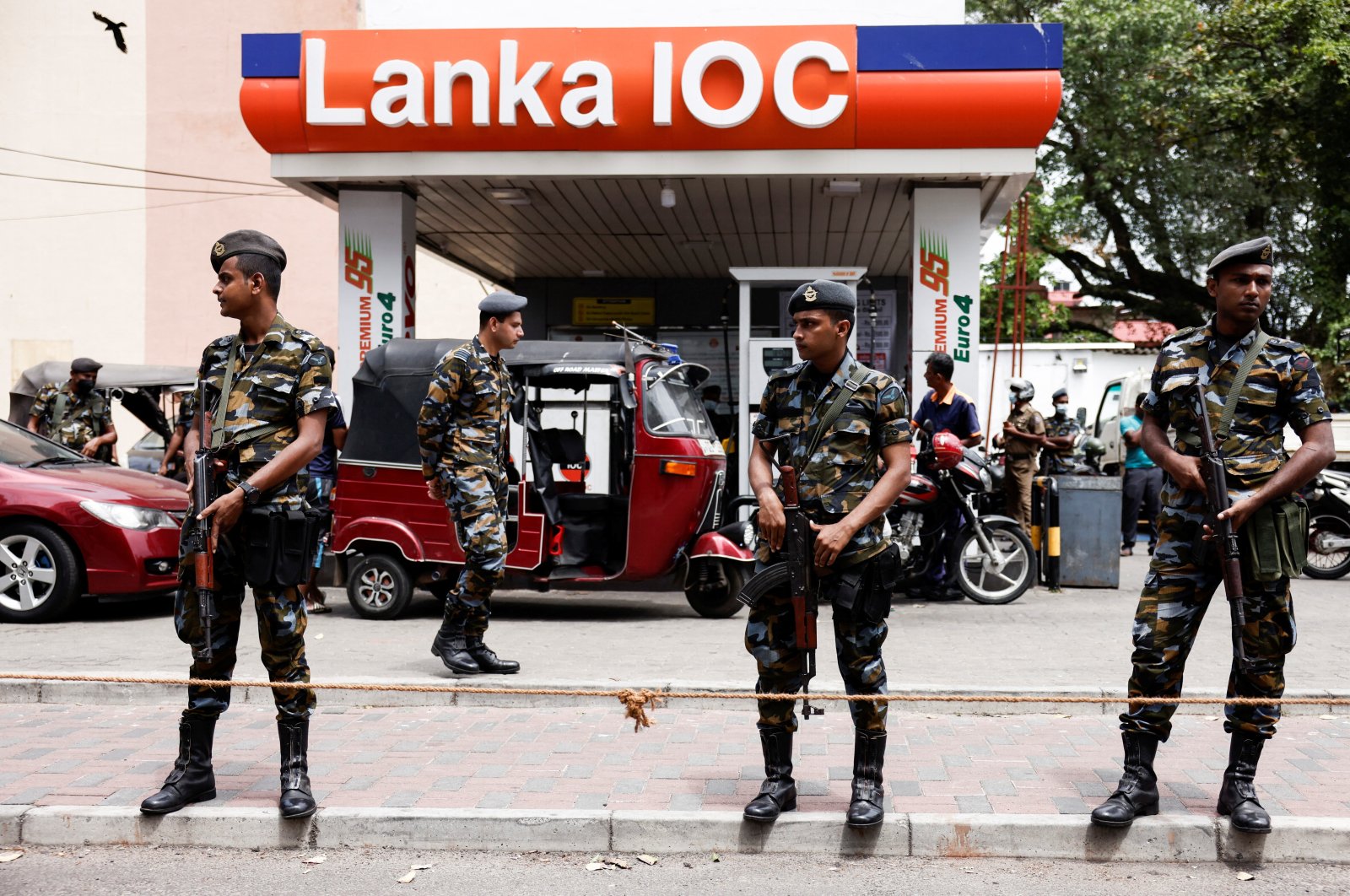 Air force members stand guard at a Lanka IOC fuel station (Indian Oil Corporation) as people queue up to buy fuel due to fuel shortage, amid the country&#039;s economic crisis, in Colombo, Sri Lanka, July 6, 2022. (Reuters Photo)