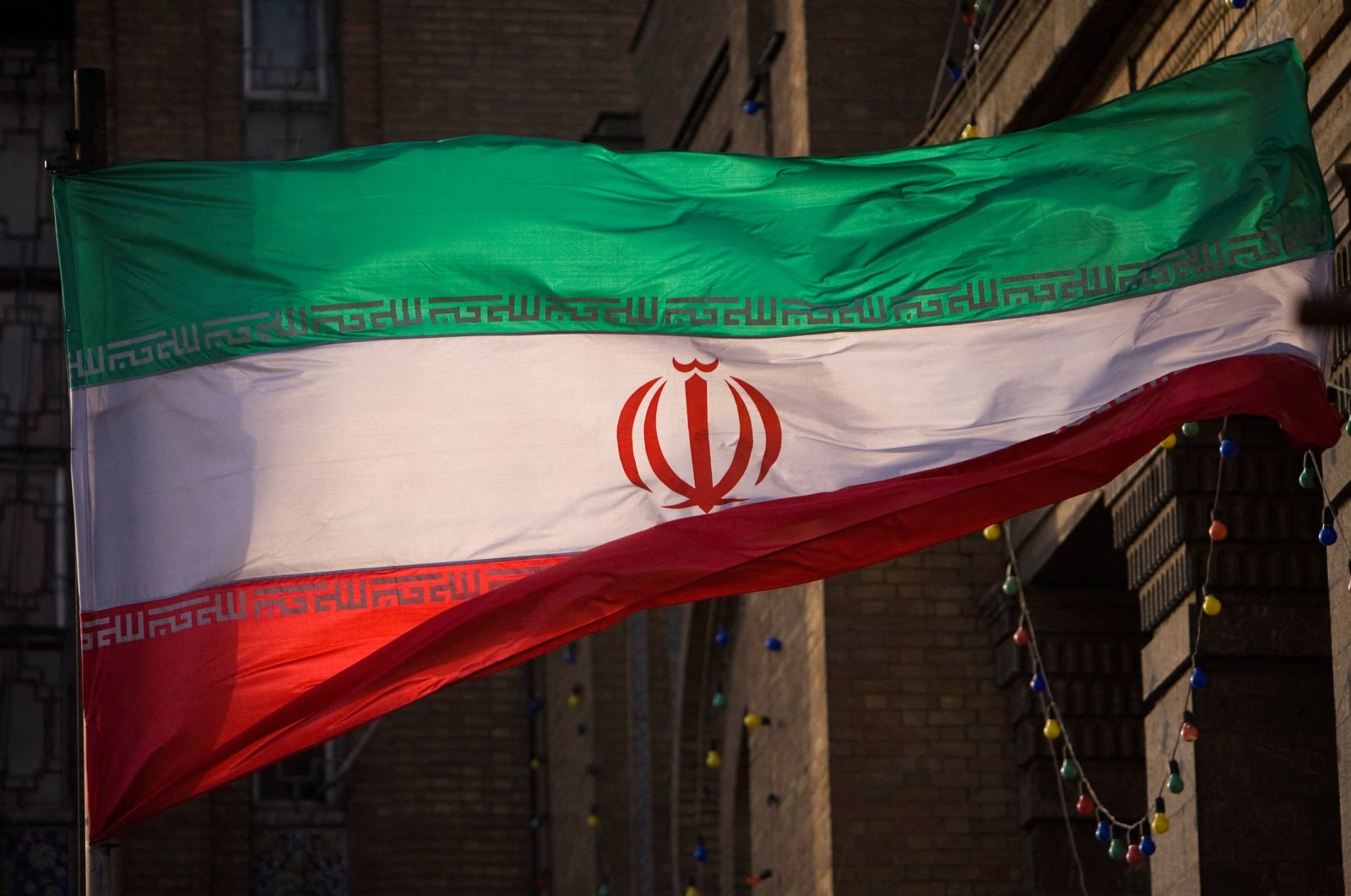 Iranian flag is pictured in front of Iran&#039;s Foreign Ministry building in Tehran, Iran, Nov. 23, 2009. (Reuters Photo)