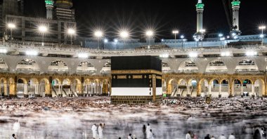 Muslim pilgrims circumambulate around the Kaaba, Islam's holiest shrine, during the annual Hajj pilgrimage at the Grand Mosque in Mecca, Saudi Arabia, July 6, 2022. (AFP Photo)