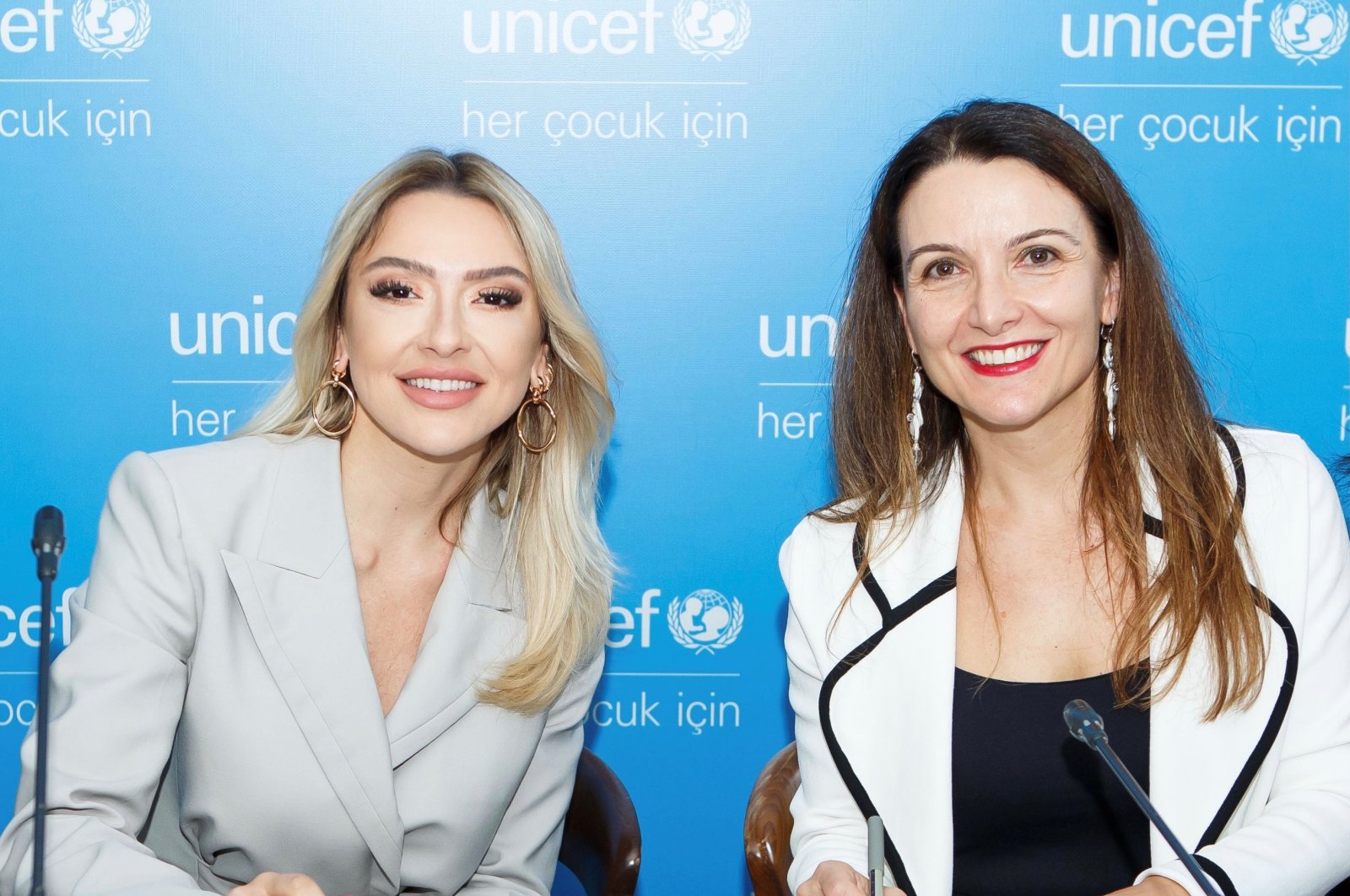 UNICEF Turkey&#039;s newest Child Rights Advocate Hadise (L), an internationally well-known singer, and UNICEF Representative to Turkey Regina De Dominicis are signing the appointment scheme, Istanbul, Turkey, July 7, 2022. (Photo courtesy of UNICEF Turkey)