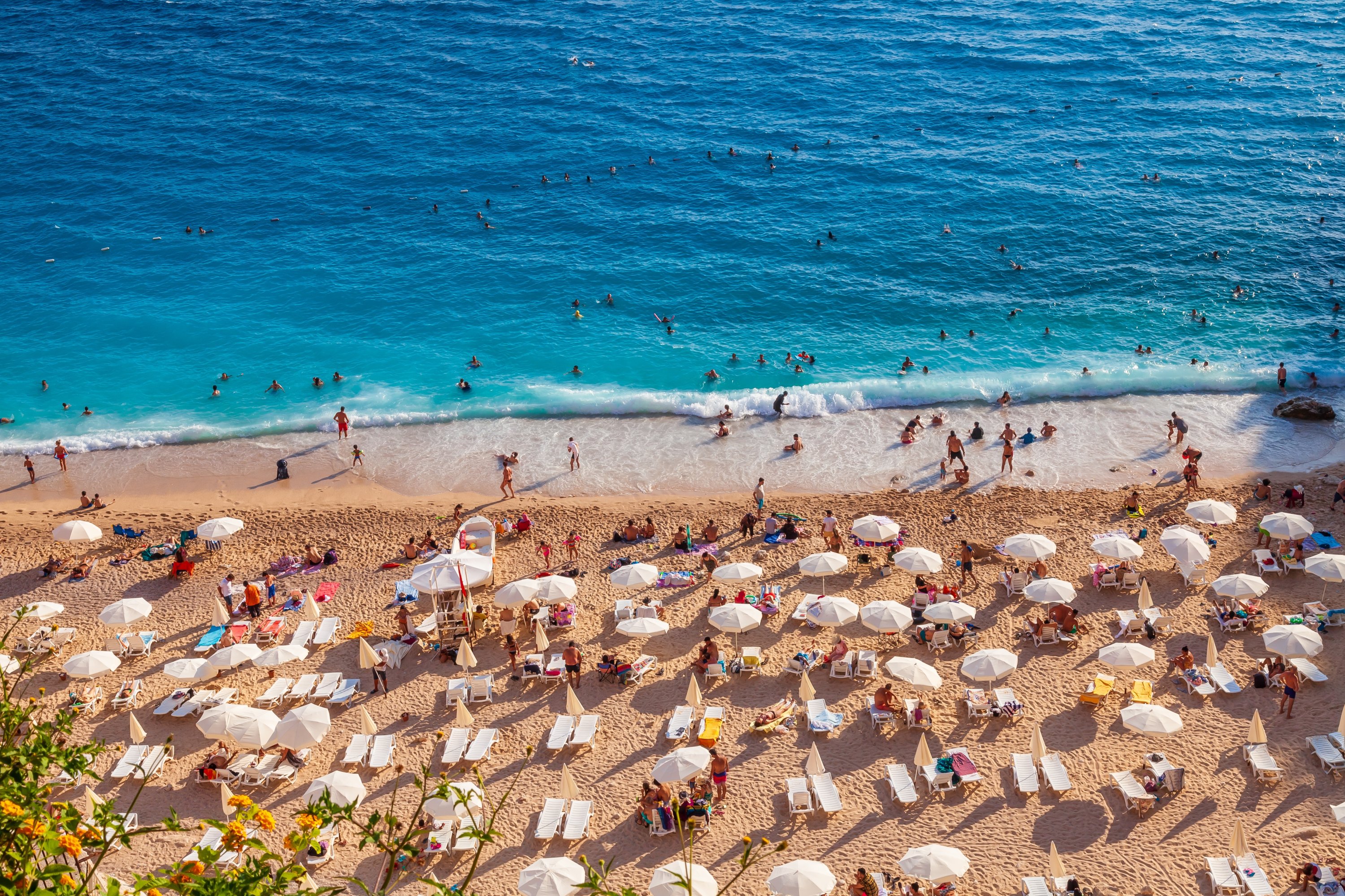 Pemandangan udara Pantai Kaputaş antara Ka dan Kalkan, Antalya, Turki, 25 Agustus 2021. (Foto Shutterstock)