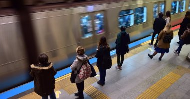 People wait at a metro station in Istanbul, Turkey, March 24, 2017. (İlhami Yıldırım/Sabah)