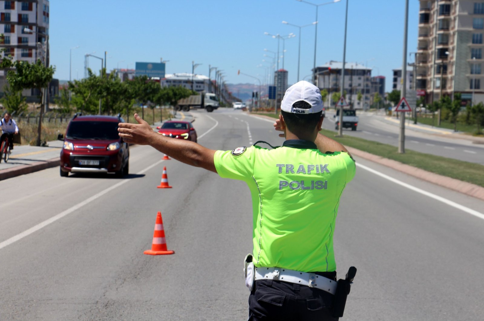 A traffic police officer stops vehicles at a checkpoint, in Sivas, central Turkey, July 3, 2022. (İHA PHOTO)