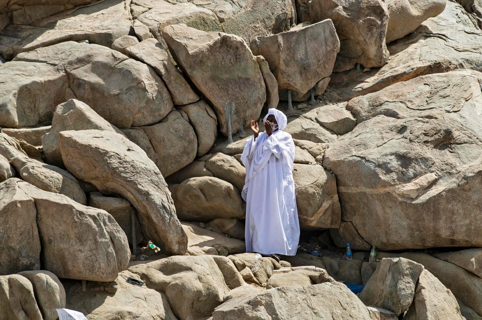 Muslim pilgrims pray at Mountain Arafat for climax of hajj