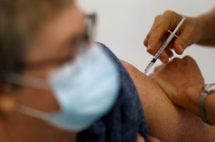 A medical worker administers a dose of the Pfizer-BioNTech coronavirus disease vaccine to a patient at a vaccination center in Ancenis-Saint-Gereon, France, Nov. 17, 2021. (REUTERS/Stephane Mahe/File Photo)