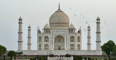 Taj Mahal is seen just before sunrise in Agra in Utter Pradesh, India, May 5, 2022. (Reuters Photo)