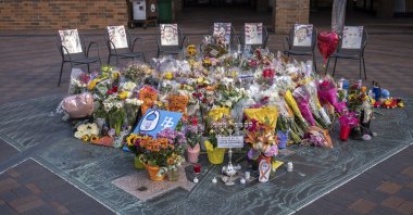 A make-shift memorial in the city center near where police say accused shooter Robert “Bobby” E. Crimo III opened fire on a crowd during a Fourth of July parade, in Highland Park, Illinois, U.S., July 10, 2022. (AFP Photo)