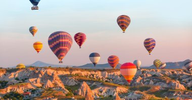 The skies of central Turkey's Cappadocia will once again be adorned with colorful balloons. (Shutterstock Photo)