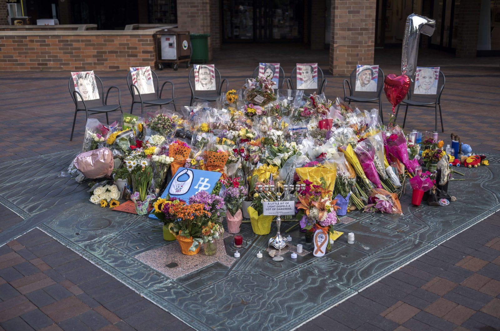 A make-shift memorial in the city center near where police say accused shooter Robert “Bobby” E. Crimo III opened fire on a crowd during a Fourth of July parade, in Highland Park, Illinois, U.S., July 10, 2022. (AFP Photo)
