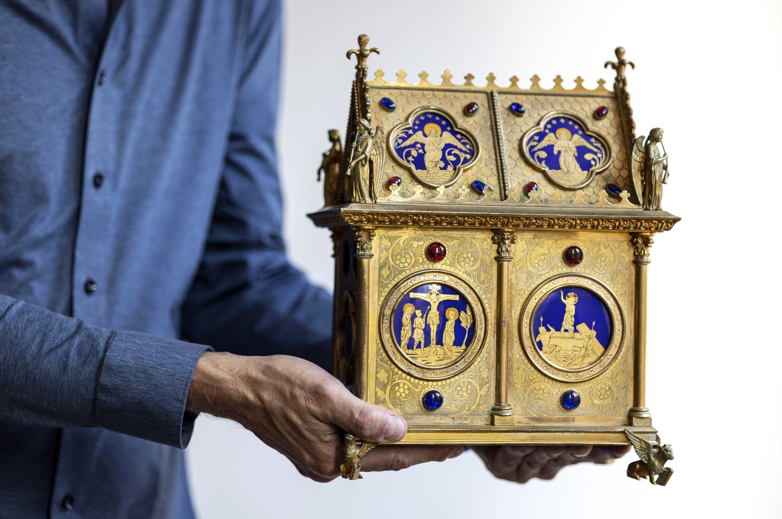 Detektif seni Belanda menemukan kotak berisi ‘darah Yesus Kristus’