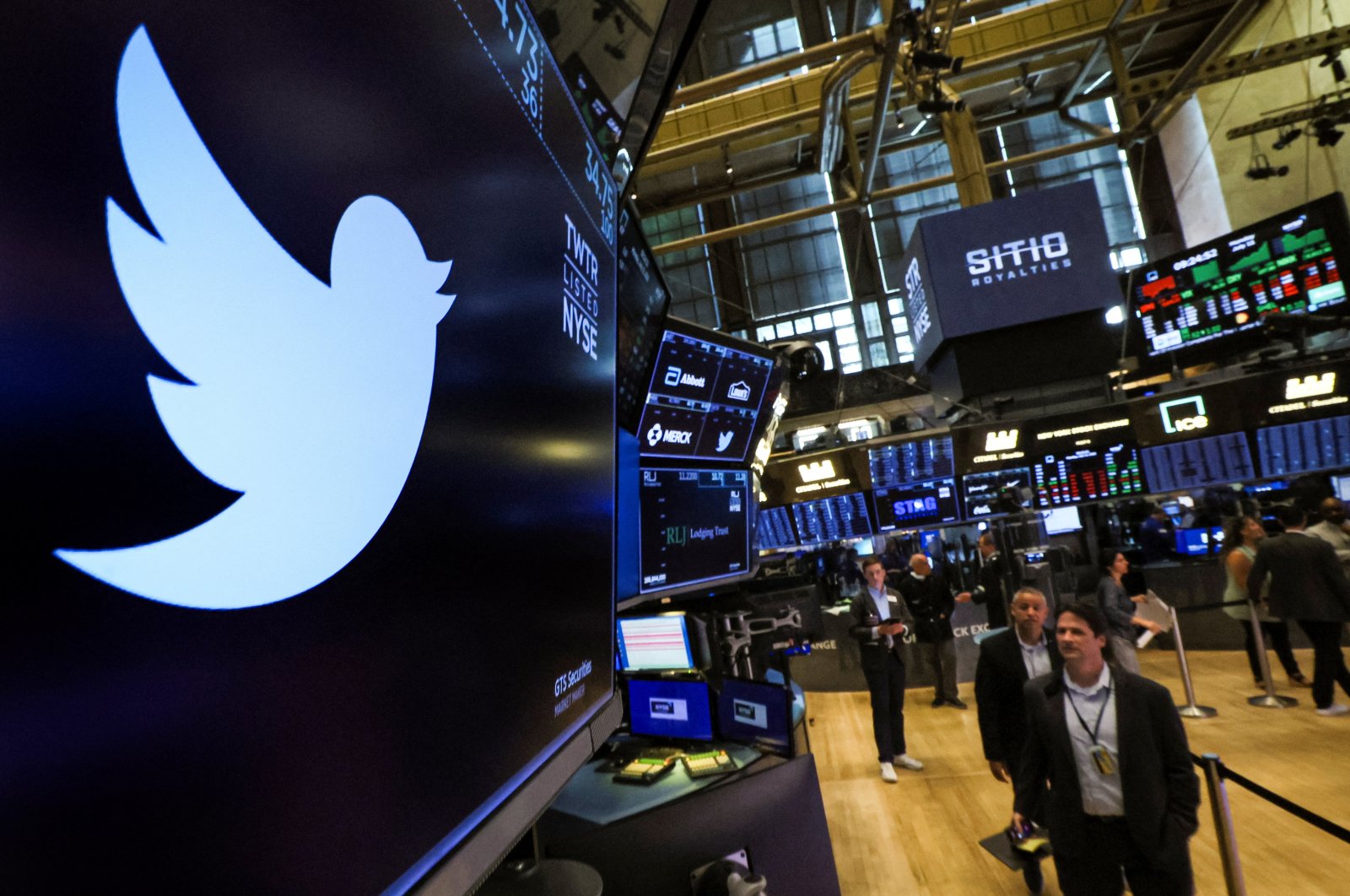 The logo and trading symbol for Twitter is displayed on a screen on the floor of the New York Stock Exchange (NYSE) in New York City, U.S., July 11, 2022. (Reuters Photo)