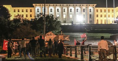People resist the coup plotters in front of the Parliament in the capital Ankara, Turkey, July 15, 2016. (AA)