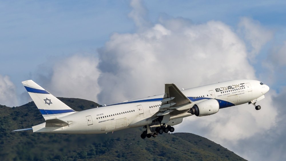 An airplane of El Al Israel Airlines departs from Hong Kong International Airport, Hong Kong, Jan. 23, 2017. (Shutterstock Photo)