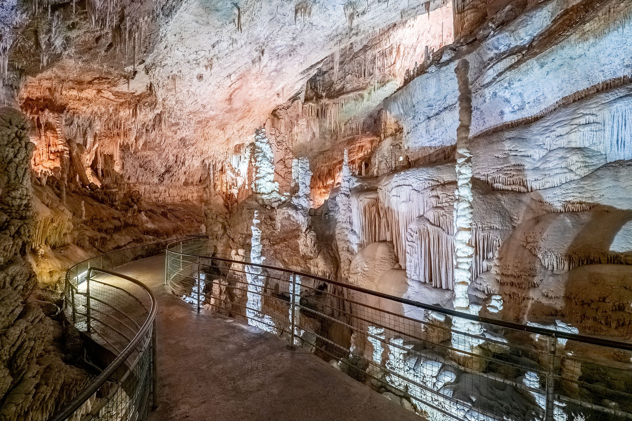 Gua Jeita Grotto adalah simbol nasional Lebanon dan tujuan wisata utama.  (Foto Shutterstock)