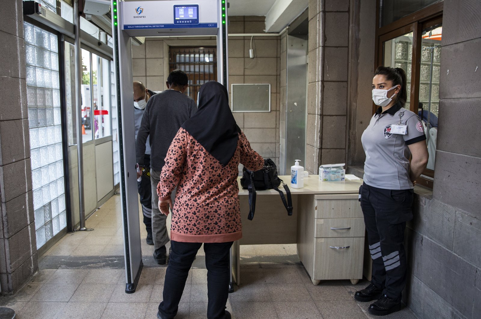 Detektor logam dipasang di rumah sakit Turki di tengah kekerasan