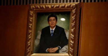 The portrait of late former Japanese Prime Minister Shinzo Abe, who was shot while campaigning for a parliamentary election, is displayed in Tokyo, Japan, July 11, 2022. (Reuters Photo)