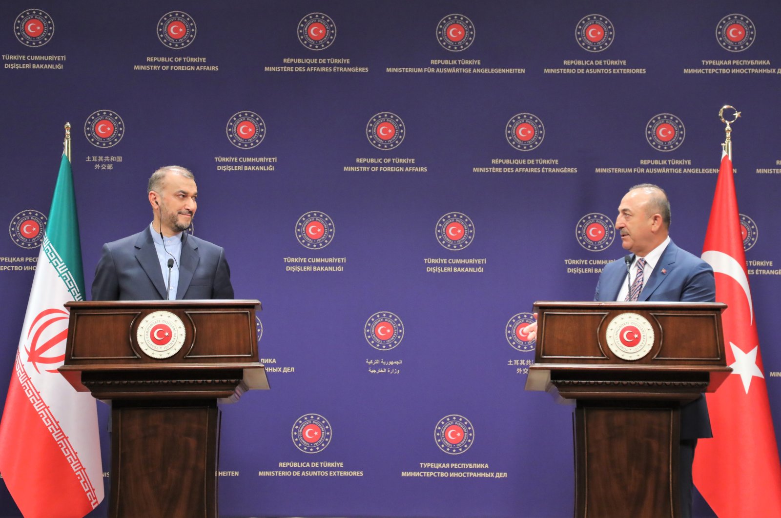 Foreign Minister Mevlüt Çavuşoğlu (R) talks to Iranian Foreign Minister Hossein Amirabdollahian (L) during a joint press conference in Ankara, Turkey, June 27, 2022. (EPA)