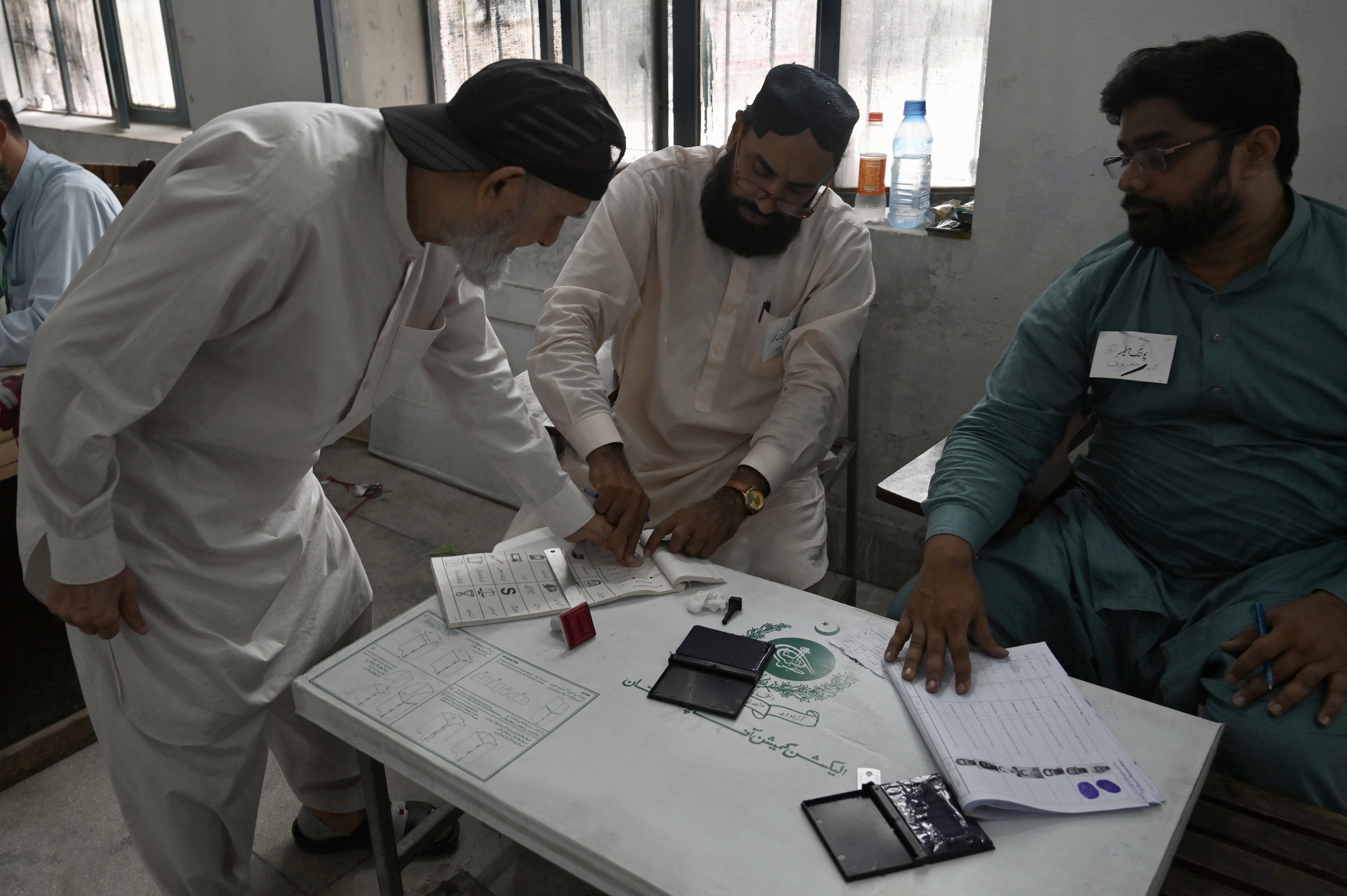 A man casts his vote at a polling station during the elections on 20 provincial assembly seats in the most populous province of Punjab, in Lahore, Pakistan, July 17, 2022. (EPA PHOTO)